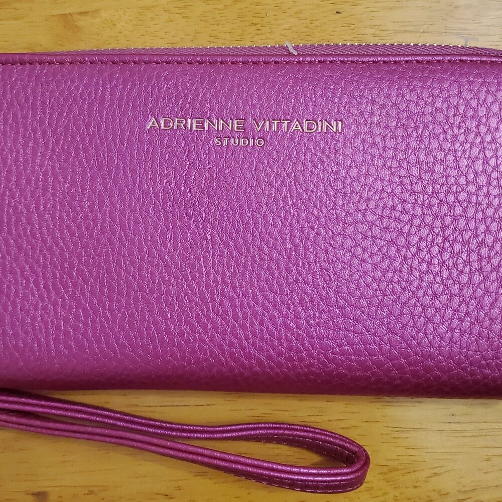 NWT Adrienne Vittadini Wristlet, Charging Wallet